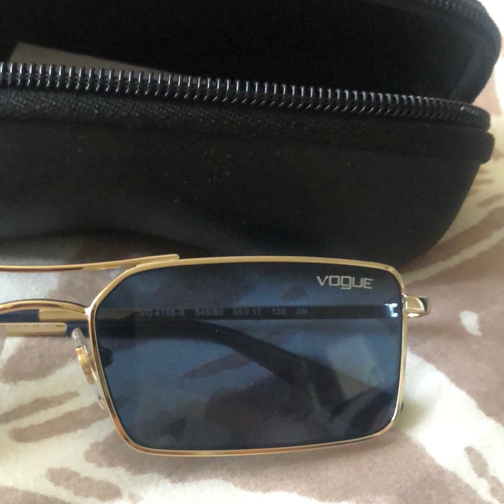Vogue Gigi hadid Blue Sunnies